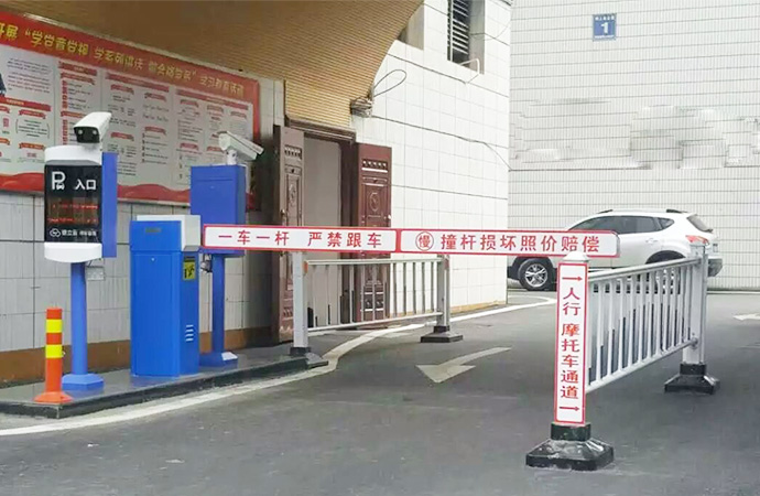 武漢西漢故事小區停車場